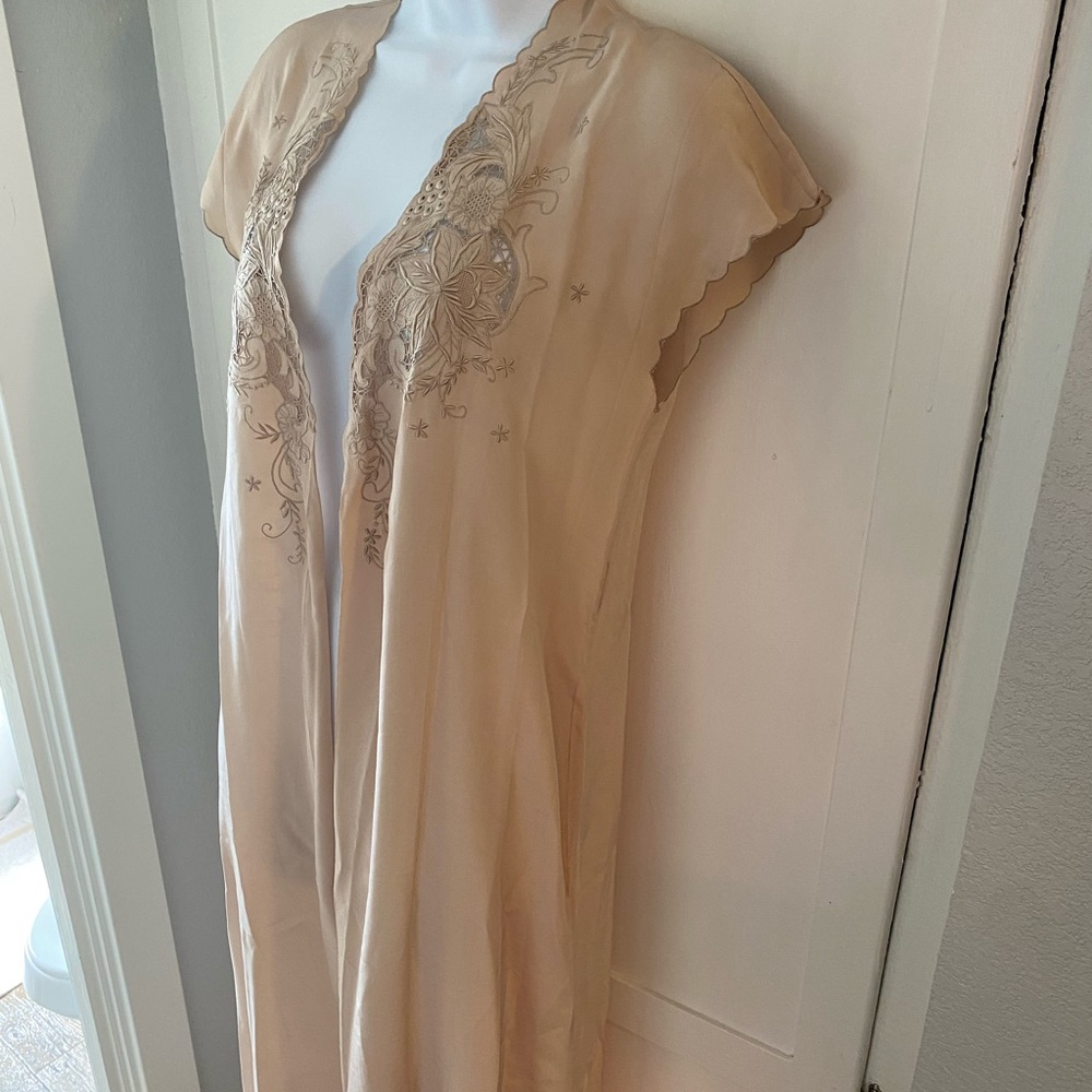Hand Embroidered Silk dress cover/ silk robe. Women’s size Medium